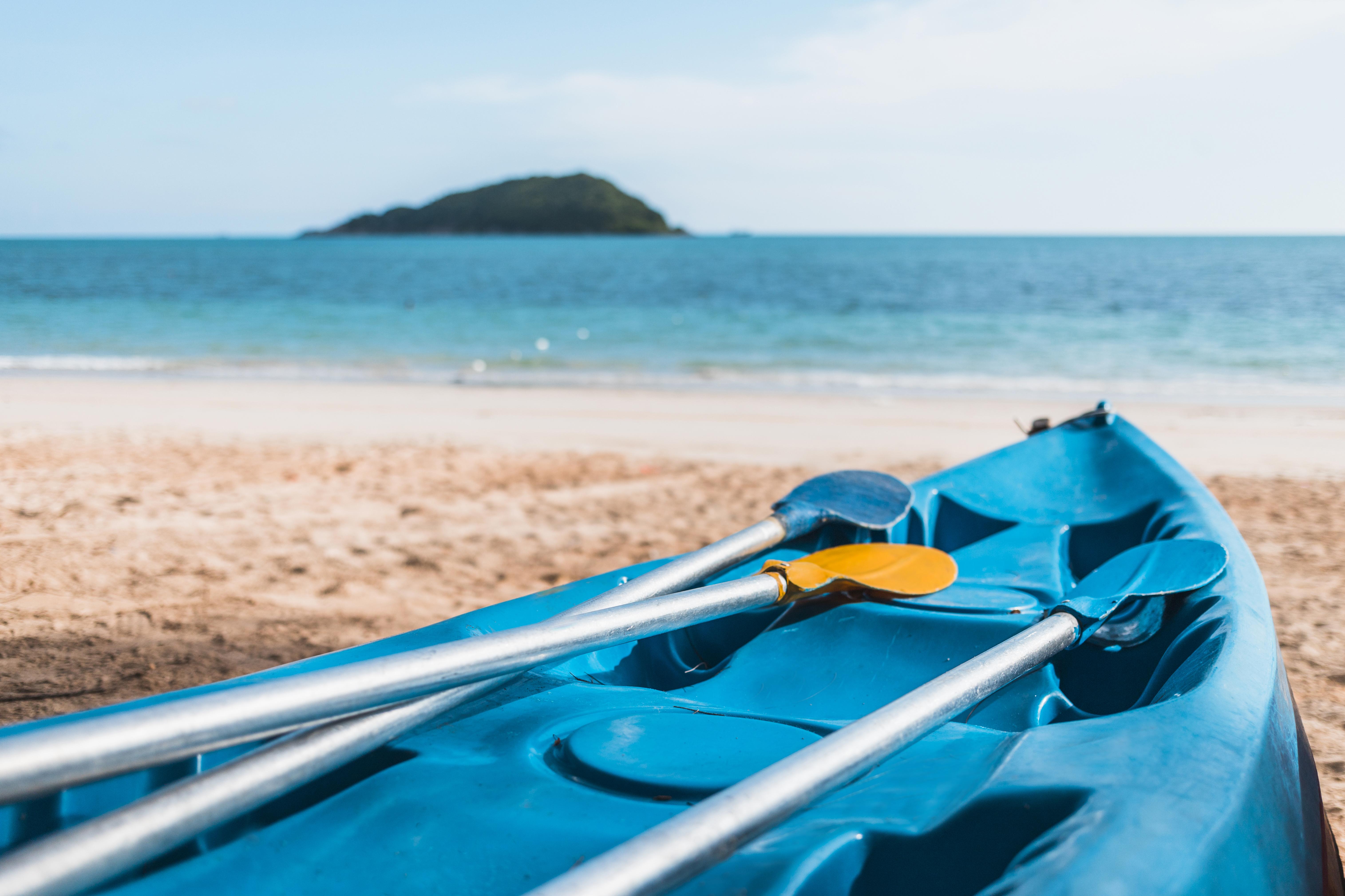 Hotel Island Escape Burasari Phuket Exteriér fotografie A kayak on the beach