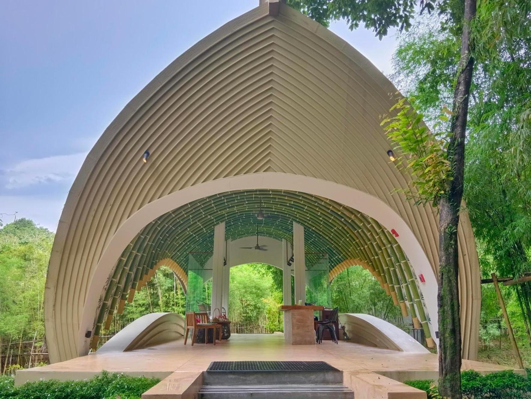 Hotel Island Escape Burasari Phuket Exteriér fotografie The Chapel of the Holy Spirit