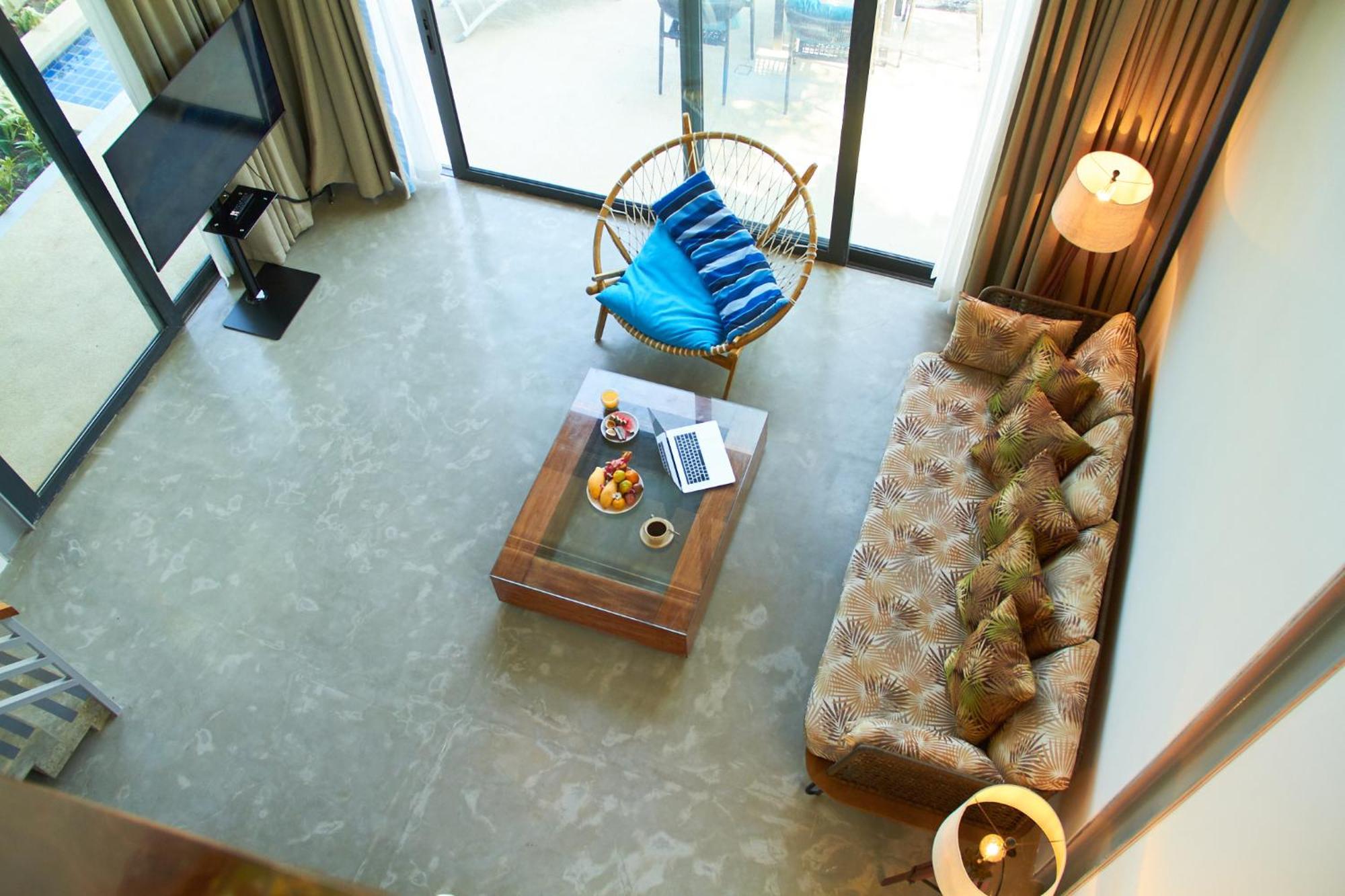 Hotel Island Escape Burasari Phuket Exteriér fotografie A living room in a duplex suite at the hotel