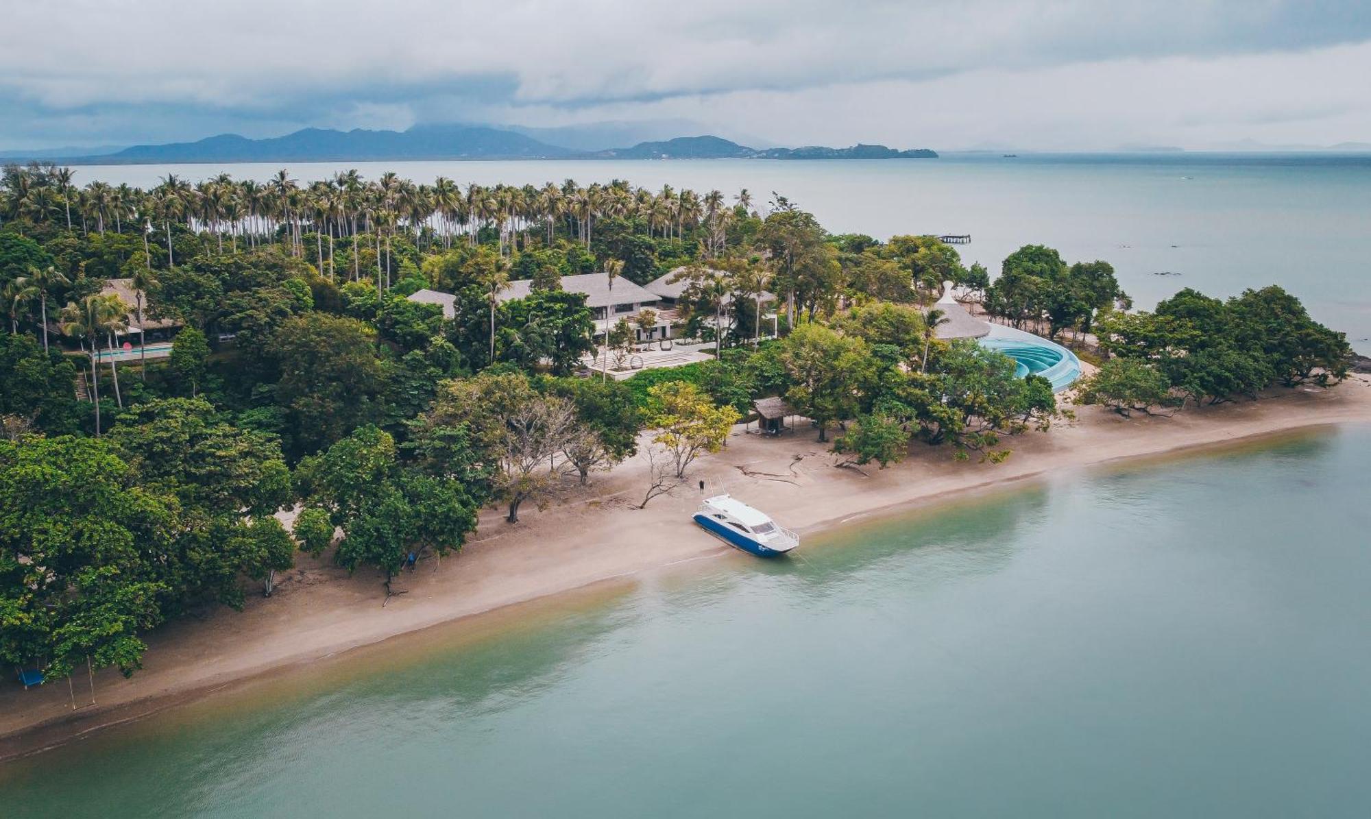 Hotel Island Escape Burasari Phuket Exteriér fotografie Aerial view of the resort